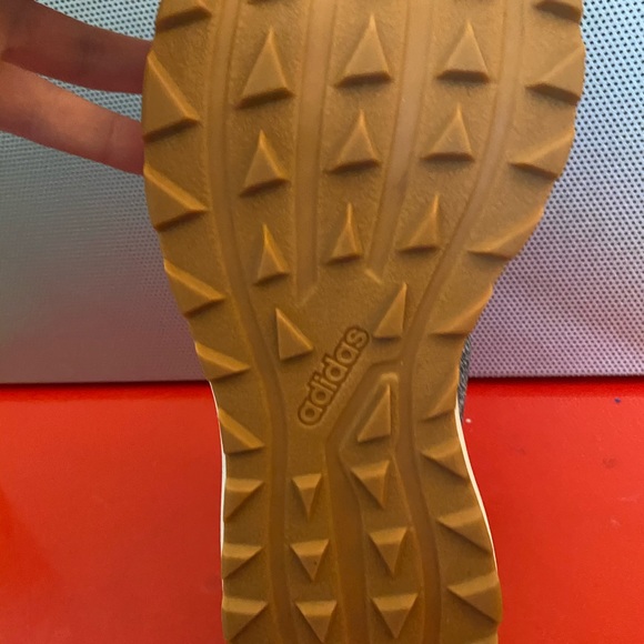 Adidas Queso (raw green) woman’s sneaker - Picture 5 of 7